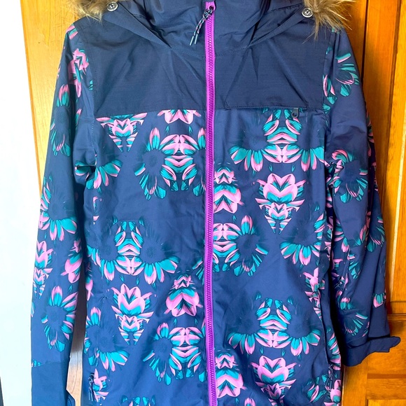 Burton women's Lelah jacket with removable fur trim - Picture 12 of 14